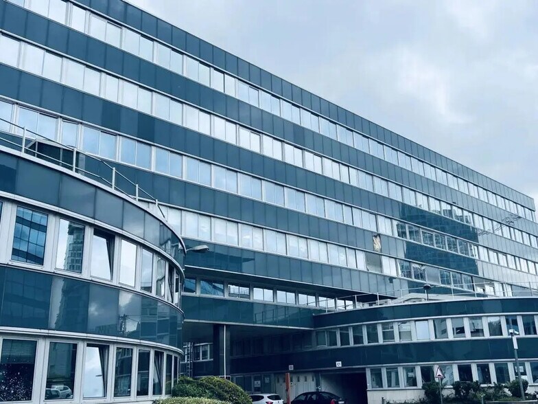 Office in Nanterre for sale - Building Photo - Image 1 of 5