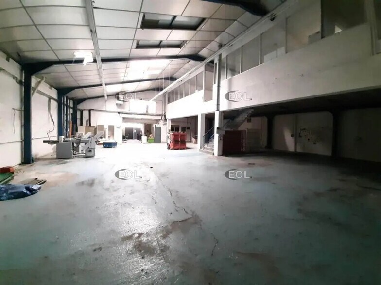 Flex in Maisons-Alfort for sale - Building Photo - Image 1 of 11