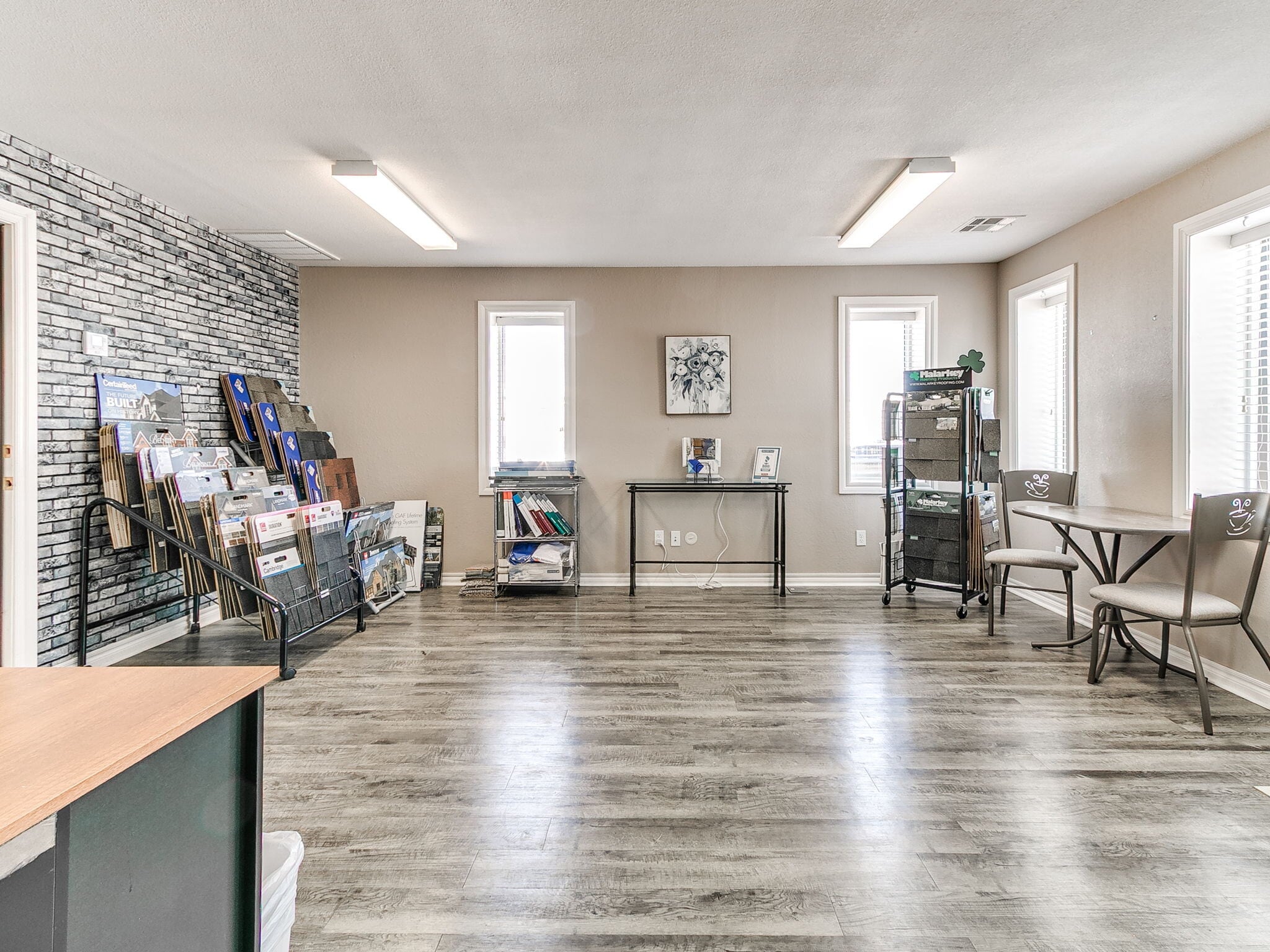 1064 Industrial Dr, Yukon, OK à louer Hall d’entrée- Image 1 de 3