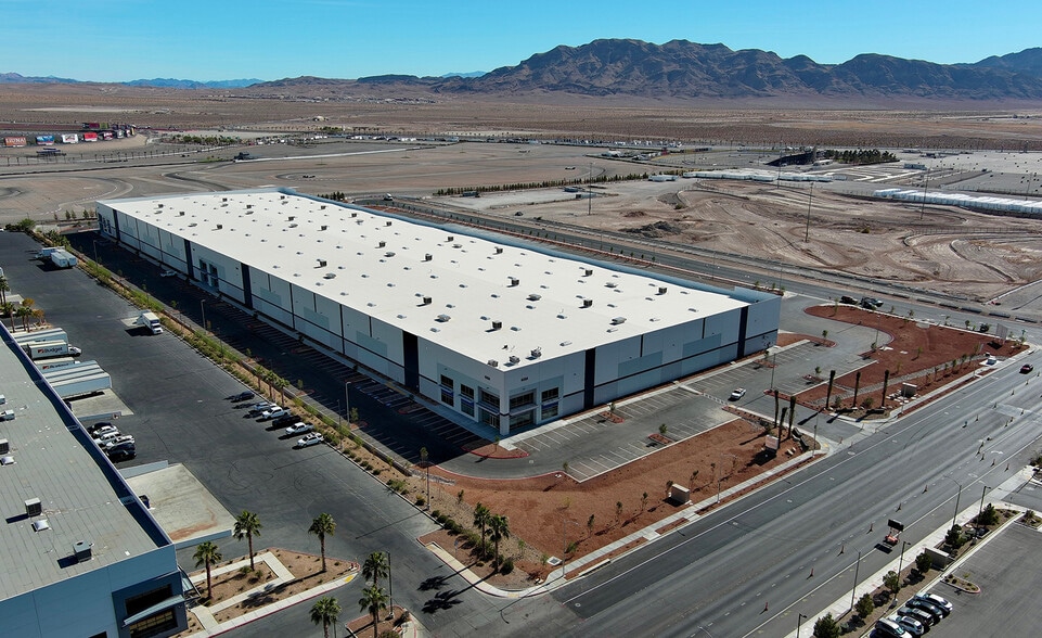 6050 N Hollywood Blvd, Las Vegas, NV for lease - Building Photo - Image 1 of 3