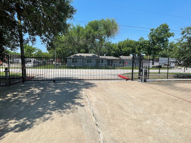 11511 N Garden St, Houston, TX à vendre - Photo du bâtiment - Image 2 de 23