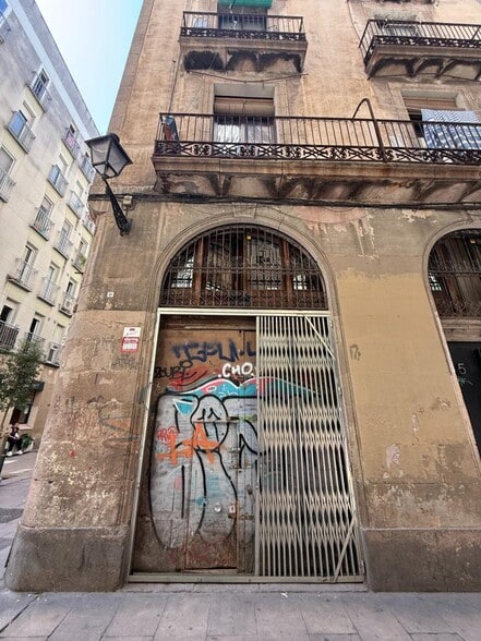 Immeuble residentiel dans Barcelone, Barcelona à vendre - Photo du bâtiment - Image 3 de 3