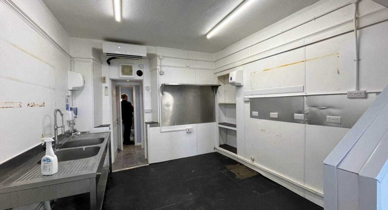 8 Glandovey Ter, Aberdovey for lease Interior Photo- Image 1 of 5