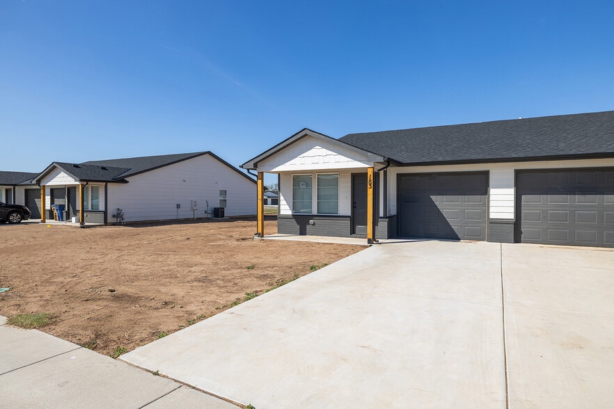 185 Indian Lakes Dr, Clearwater, KS for sale - Building Photo - Image 2 of 20