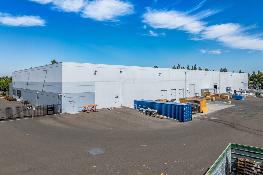 875 Embarcadero Dr, West Sacramento, CA à louer - Photo du bâtiment - Image 3 de 5