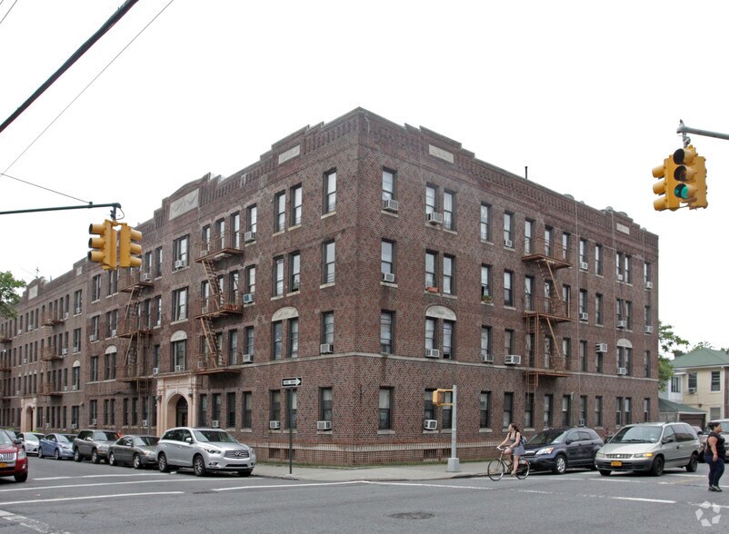 902 47th St, Brooklyn, NY à vendre - Photo du bâtiment - Image 3 de 4