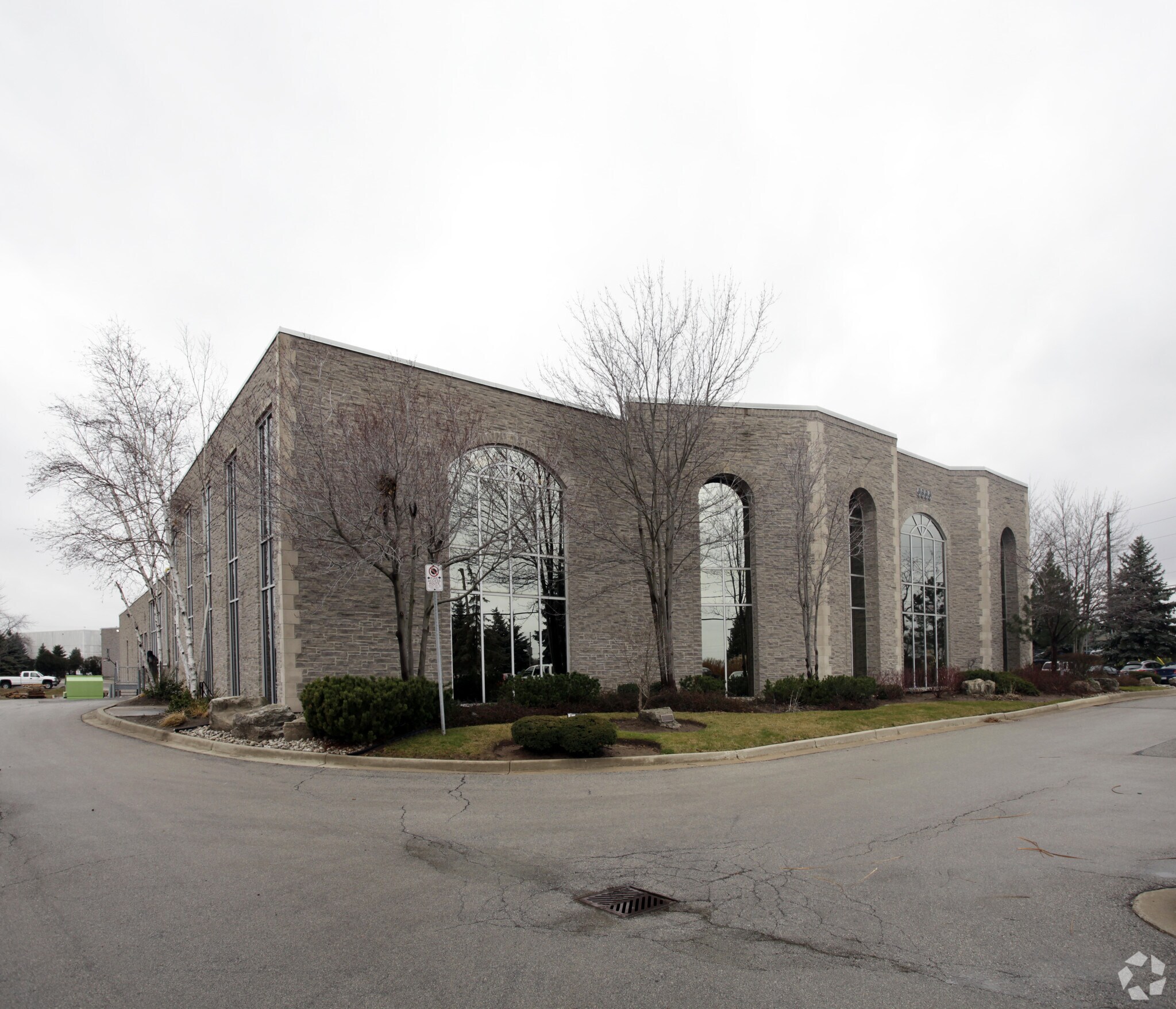 5555 N Service Rd, Burlington, ON à vendre Photo principale- Image 1 de 1