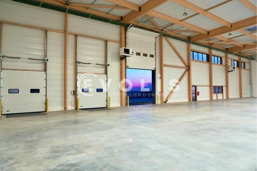 Rue Du Noyer, Louvres for lease - Building Photo - Image 3 of 3