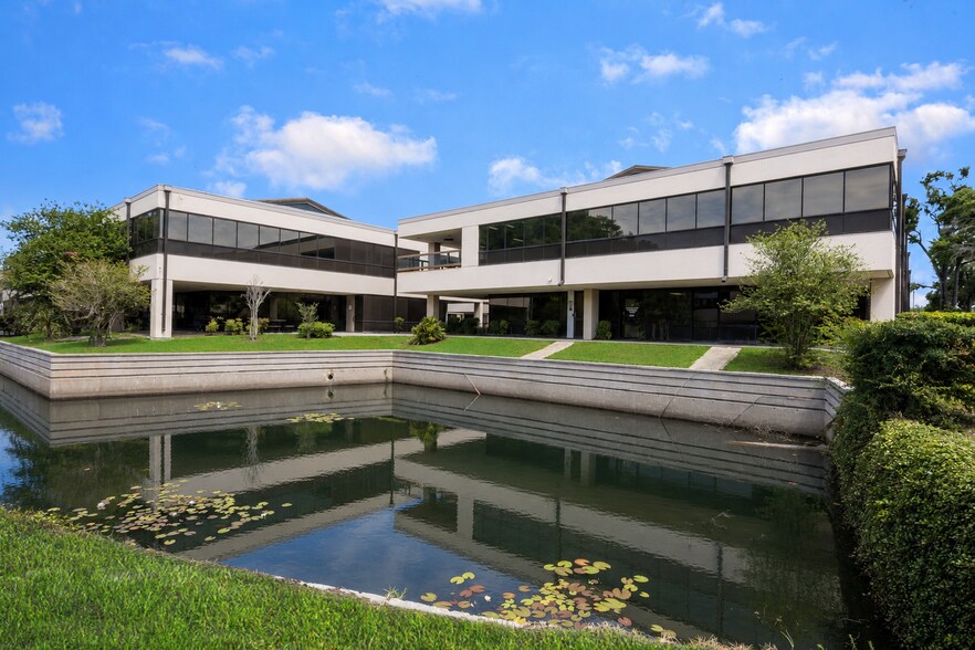 4010 Gunn Hwy, Tampa, FL à louer - Photo du bâtiment - Image 2 de 13