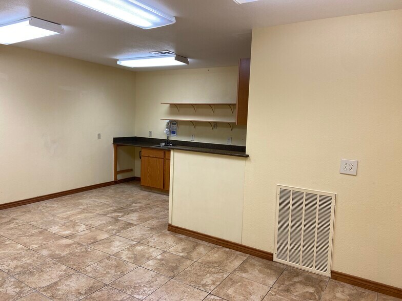 515 N King St, Seguin, TX à vendre - Photo du bâtiment - Image 2 de 14