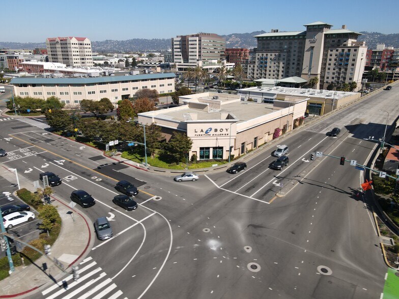 5800 Christie Ave, Emeryville, CA à louer - Photo du bâtiment - Image 1 de 5