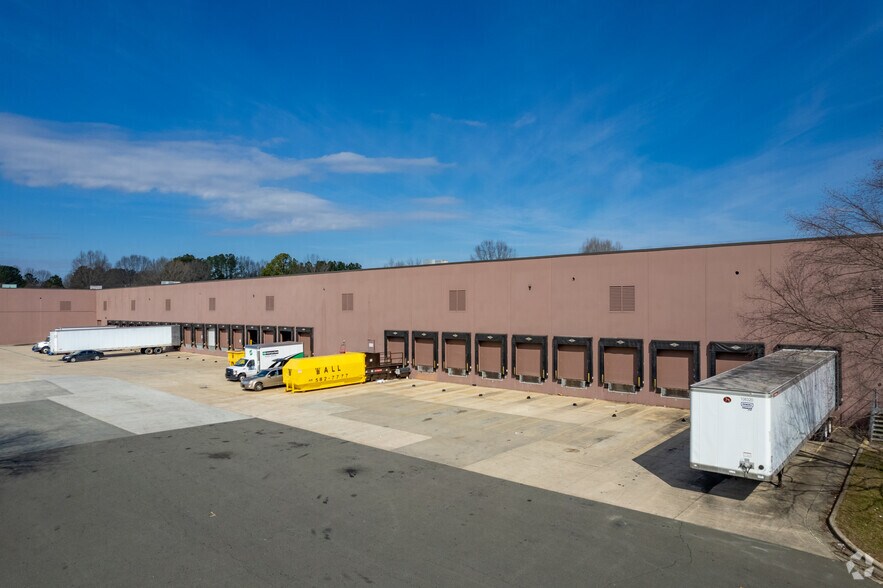3501 Tri-Center Blvd, Durham, NC à louer - Photo du bâtiment - Image 2 de 6
