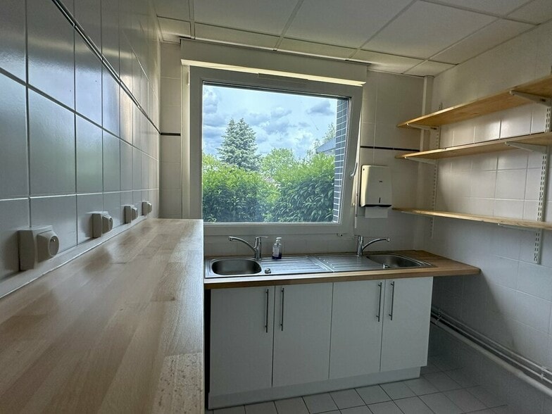 Office in Magny-le-Hongre for lease - Interior Photo - Image 3 of 5