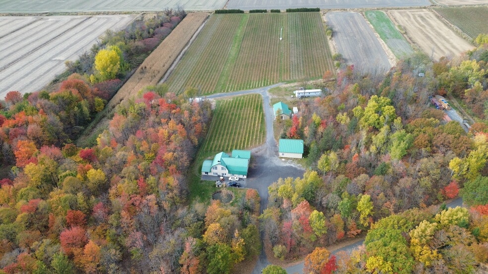 4310 Chem. du Cordon, Varennes, QC à vendre - Photo du bâtiment - Image 3 de 3