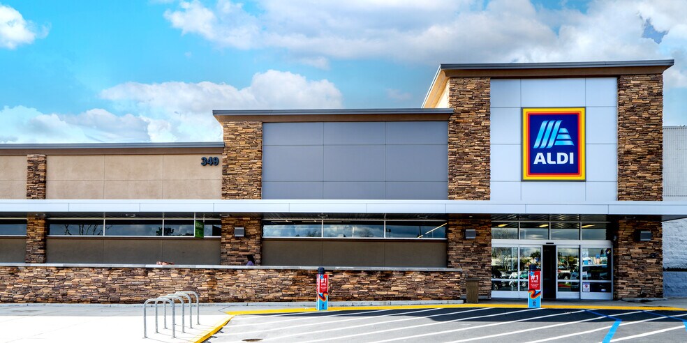 201-391 S Mountain Ave, Upland, CA à louer - Photo du bâtiment - Image 3 de 6