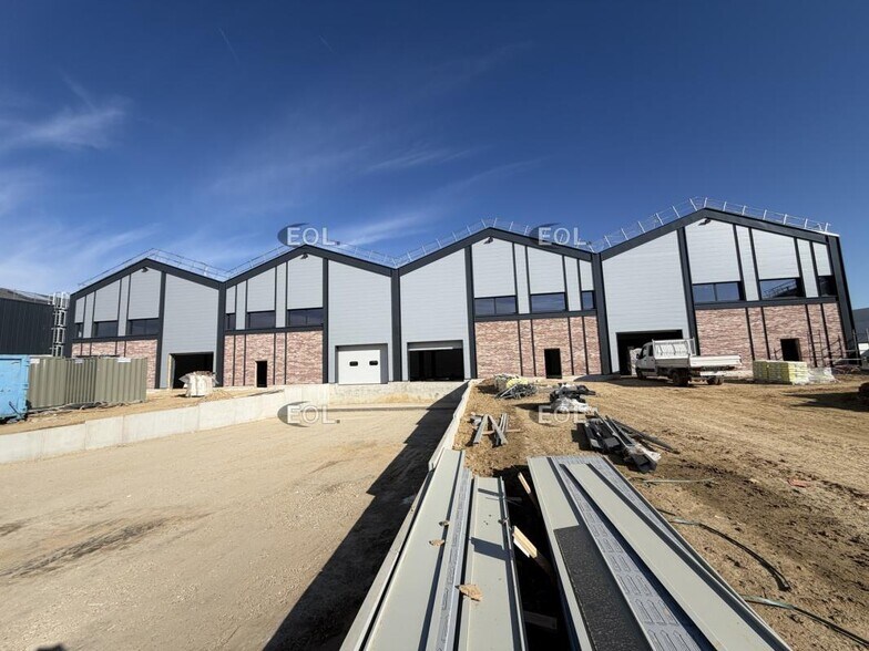 Flex in Le Plessis-Pâté for lease - Building Photo - Image 2 of 6