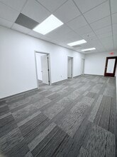 4406 W Linebaugh Ave, Tampa, FL à louer Photo intérieure- Image 1 de 6