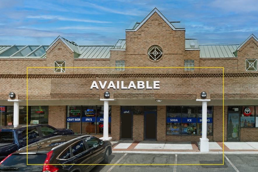 36-84 E Sunrise Hwy, Lindenhurst, NY for lease - Primary Photo - Image 1 of 9