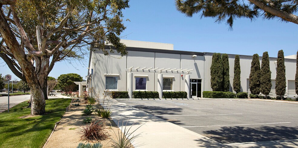 300 S Lewis Rd, Camarillo, CA à louer - Photo du bâtiment - Image 3 de 5