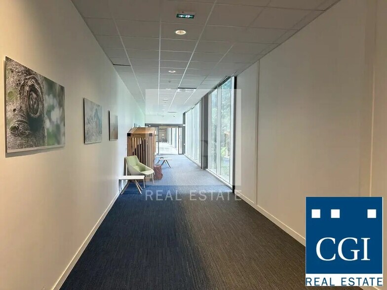 Bureau dans Eybens à louer - Photo du bâtiment - Image 3 de 8