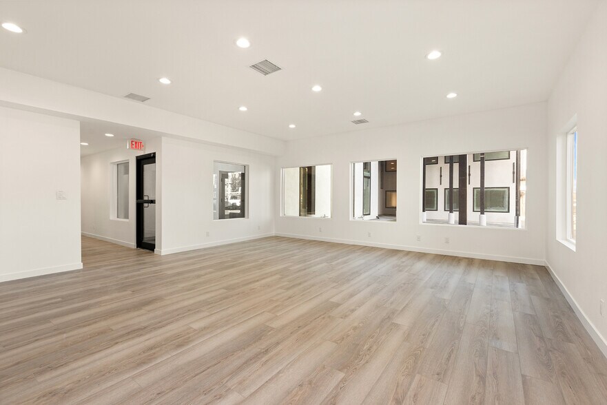 21107-21115 Vanowen St, Canoga Park, CA à louer - Photo intérieure - Image 3 de 8