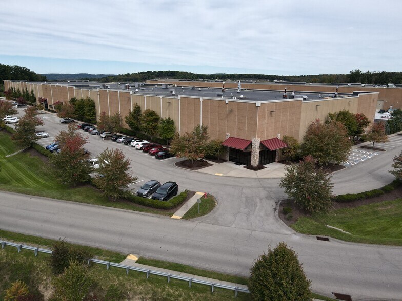 2010 Jacksons Pointe Court, Zelienople, PA à louer - Photo du bâtiment - Image 2 de 4