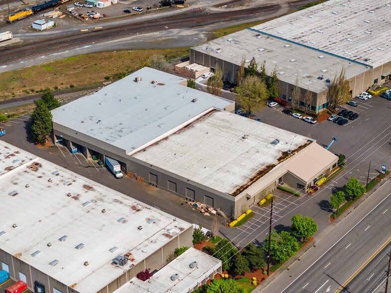 4322-4338 NW Yeon Ave, Portland, OR à louer - Photo du bâtiment - Image 3 de 9