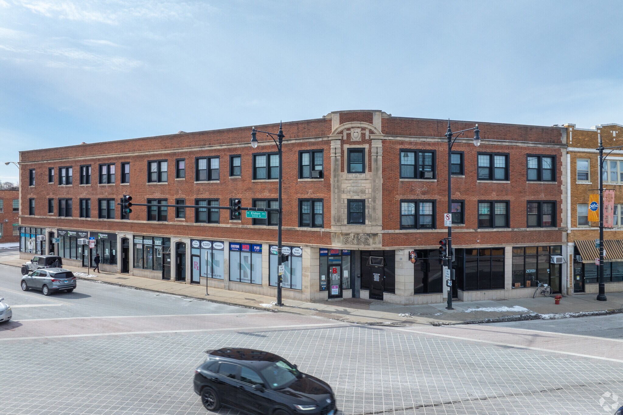 4312 N Pulaski Rd, Chicago, IL à louer Photo principale- Image 1 de 11