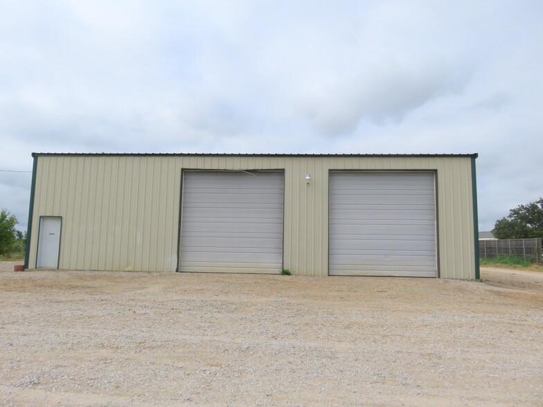 1841 W Highway 199, Springtown, TX for lease - Building Photo - Image 1 of 5