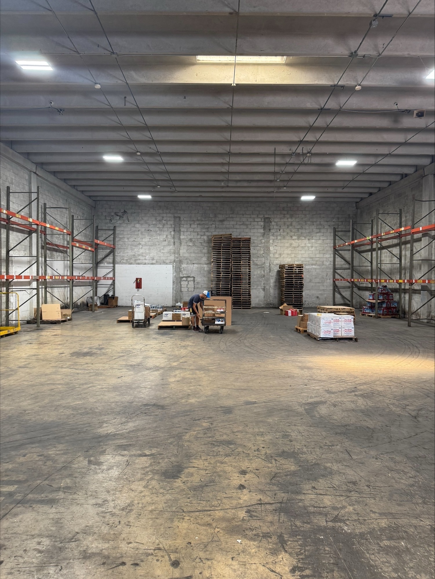 7100-7150 NW 37th Ave, Miami, FL for lease Interior Photo- Image 1 of 1