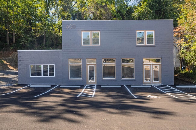 Plus de détails pour 600 Memorial Blvd, Martinsville, VA - Bureau, Bureau/Commerce de détail à louer