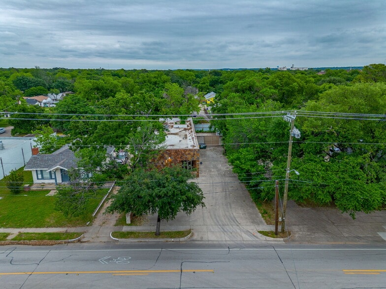 914 N Sylvania Ave, Fort Worth, TX à louer - Photo du bâtiment - Image 3 de 25