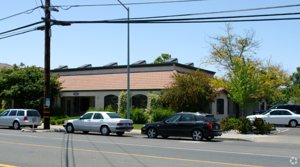 1051 Broadway, Sonoma, CA à louer - Photo du bâtiment - Image 2 de 19