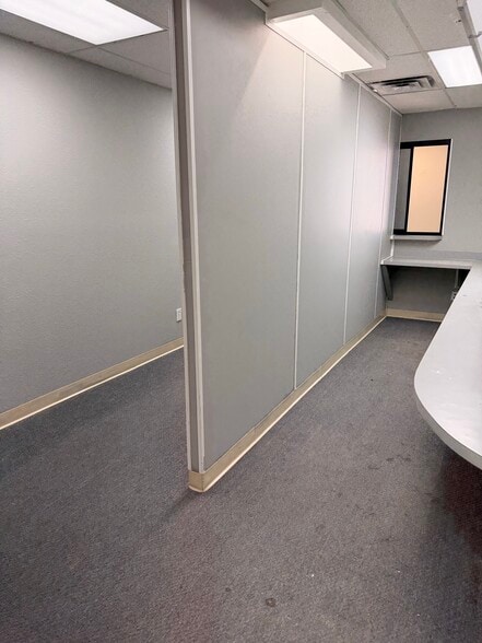 872 E Sahara Ave, Las Vegas, NV à louer - Photo du bâtiment - Image 3 de 33