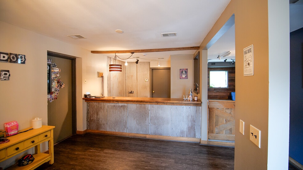 608 7th St NW, Rochester, MN for lease - Building Photo - Image 2 of 8