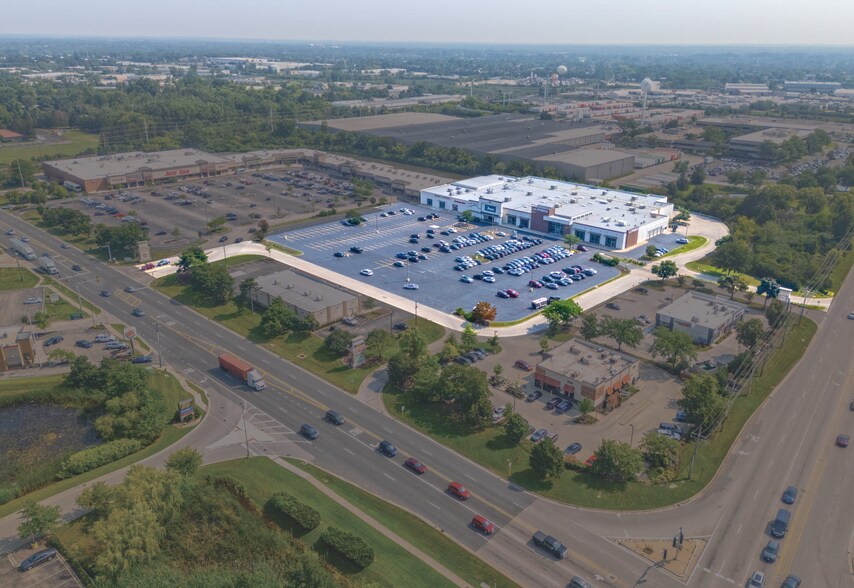 1547-1557 S Lake Street, Mundelein, IL à vendre - Photo du bâtiment - Image 2 de 10