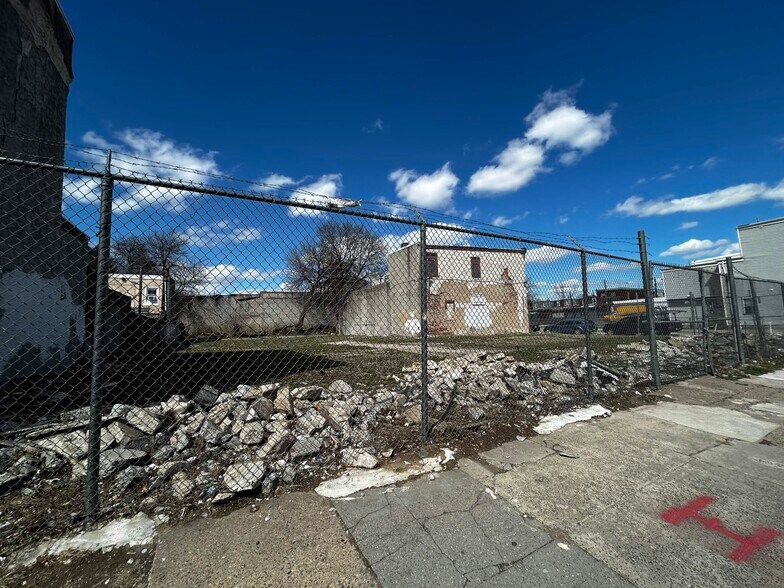 Frankford and Stella Portfolio portefeuille de 13 propriétés à vendre sur LoopNet.ca - Photo du bâtiment - Image 3 de 8