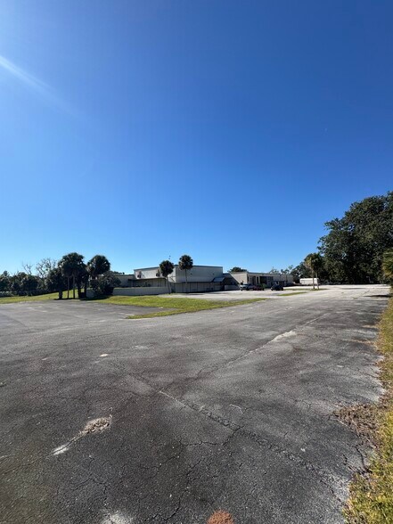 801 E International Speedway Blvd, Deland, FL à vendre - Photo du bâtiment - Image 3 de 13