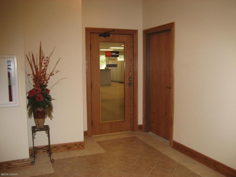 324 Broadway St, Alexandria, MN à louer - Photo intérieure - Image 2 de 6