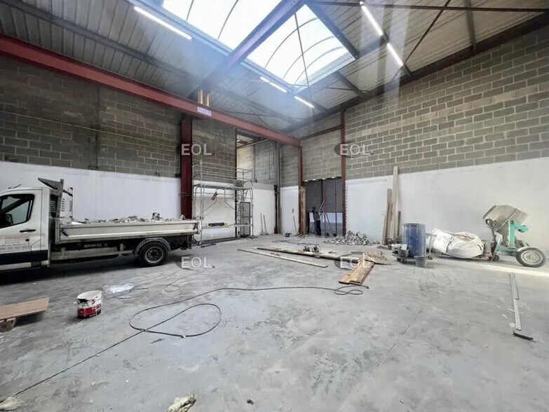 Industrial in Le Thillay for lease - Interior Photo - Image 3 of 4