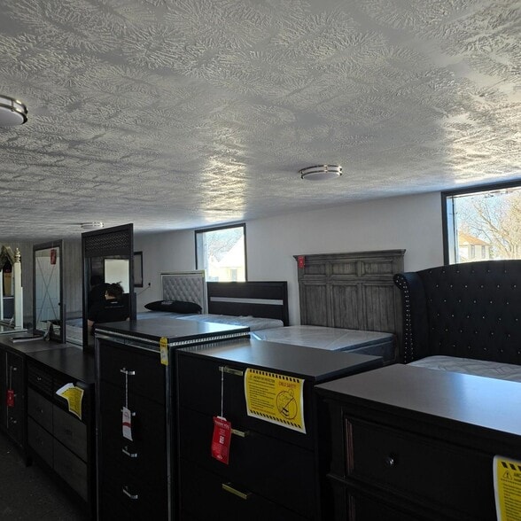 1410 1st Ave, Worthington, MN for sale - Interior Photo - Image 3 of 8