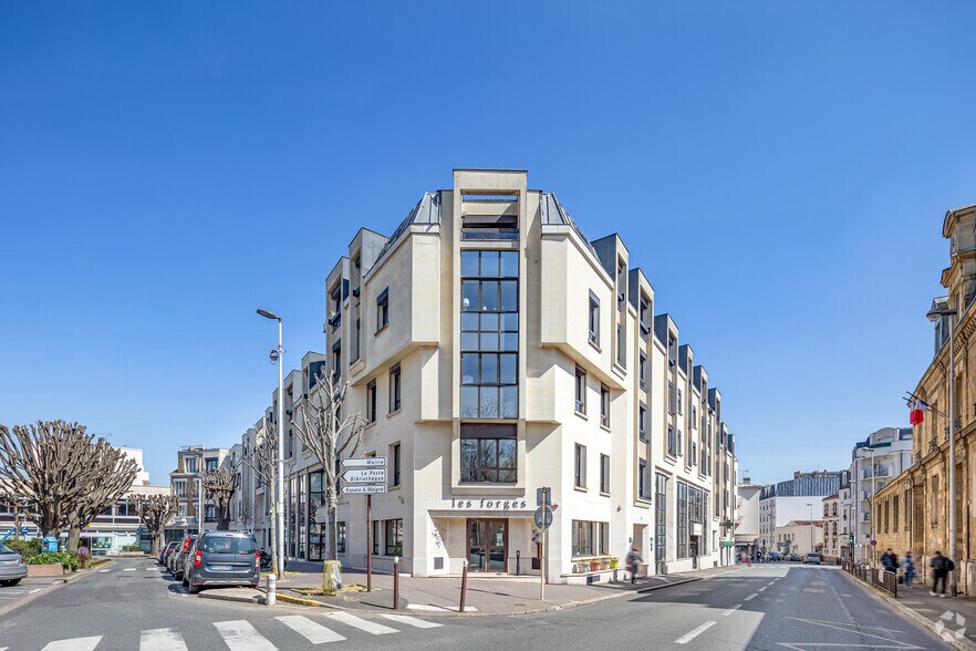 Office in Le Kremlin-Bicêtre for sale - Primary Photo - Image 1 of 13
