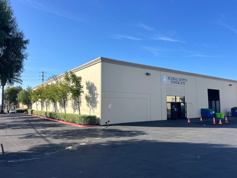 1601-1605 E McFadden Ave, Santa Ana, CA for sale - Primary Photo - Image 1 of 4