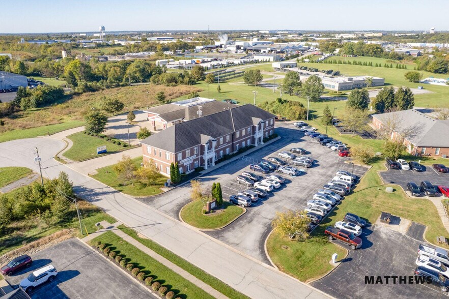 140 Stonecrest Rd, Shelbyville, KY à vendre - Photo du bâtiment - Image 2 de 3