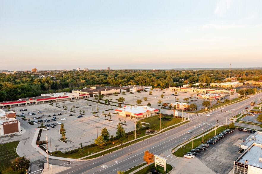 421-441 E Roosevelt Rd, Lombard, IL for sale - Aerial - Image 3 of 4