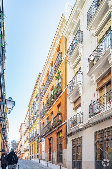 Retail in Madrid, Madrid for lease - Primary Photo - Image 1 of 1
