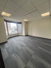 425 S Financial Pl, Chicago, IL for lease Building Photo- Image 2 of 3