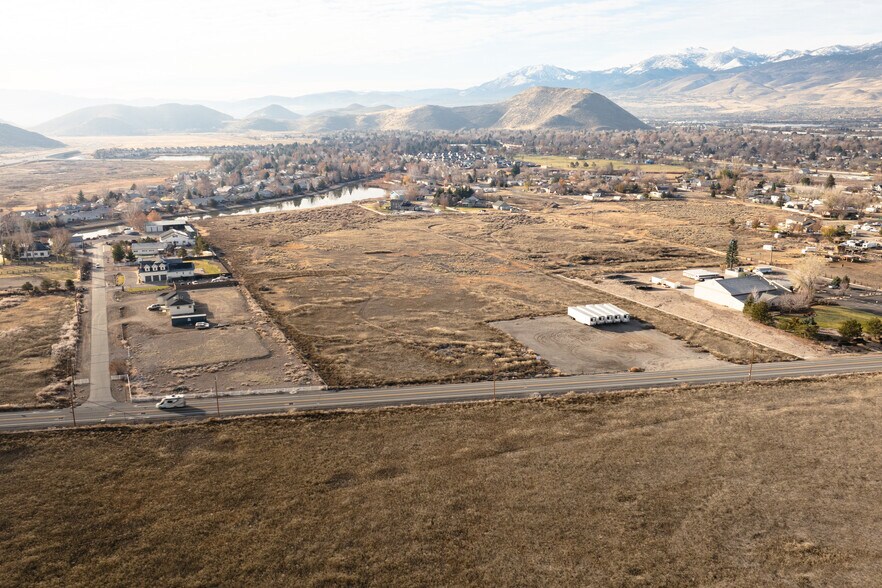Pembroke Ln, Reno, NV à louer - Photo du bâtiment - Image 2 de 5