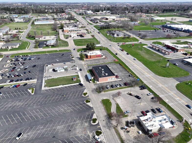 1808 S West Ave, Freeport, IL à vendre - Photo du bâtiment - Image 2 de 6