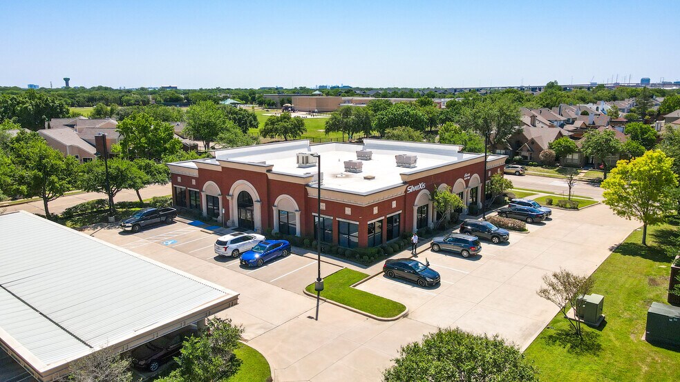 305 Cimarron Trl, Irving, TX à louer - Photo du bâtiment - Image 2 de 6
